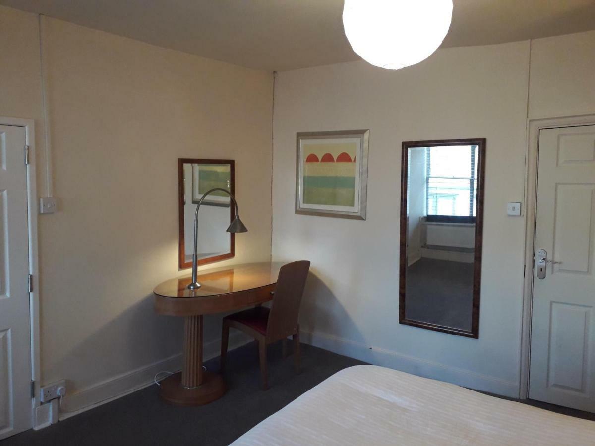 The Red Lion Apartamento Newent Exterior foto